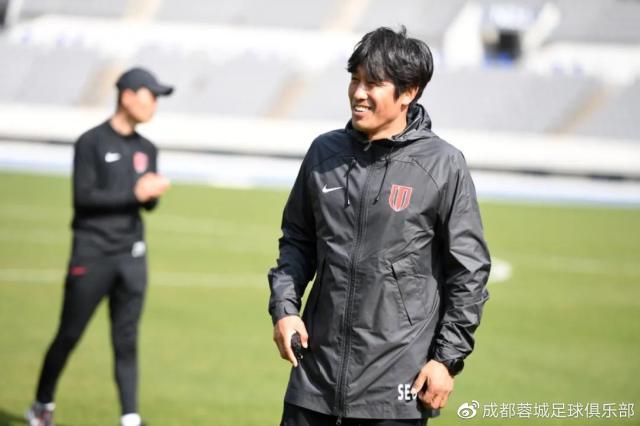 开云集团-徐正源与蓉城续约：要将球队打造成中国强队之一